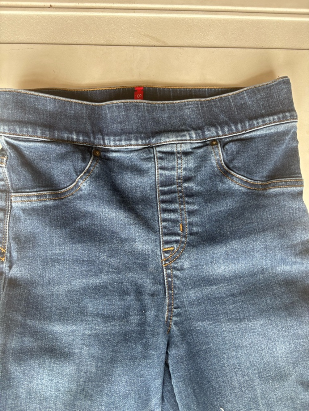 Spanx Cropped Flare Leg Raw Hem Pull On Jeans Size Small - Picture 5 of 7